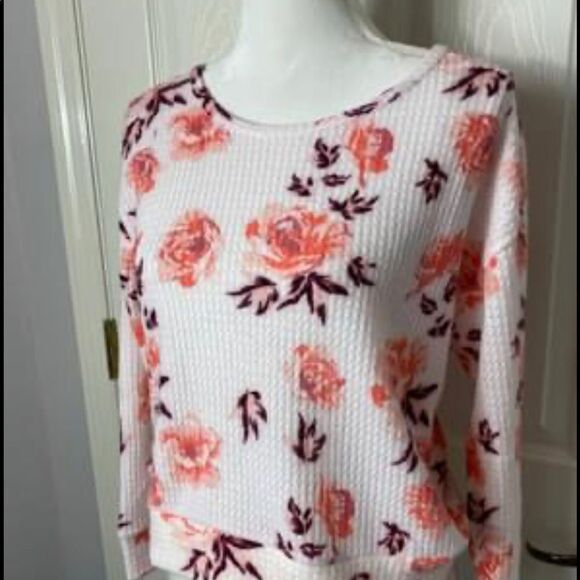 NWT POOF NEW YORK Junior SMALL Floral Thermal Top - Picture 2 of 7